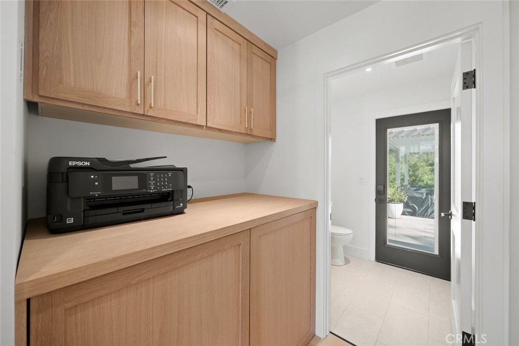 1090 Jordan Lane Property Photo 35