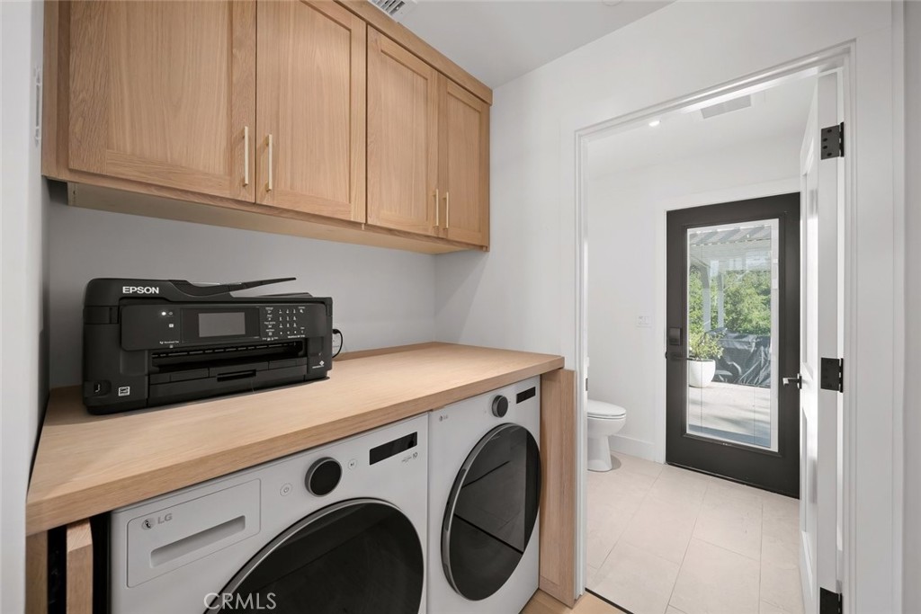 1090 Jordan Lane Property Photo 36