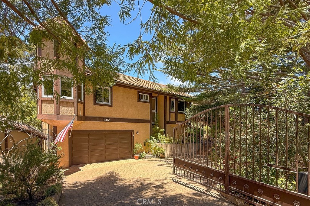 1951 Pierce Avenue Property Photo 1