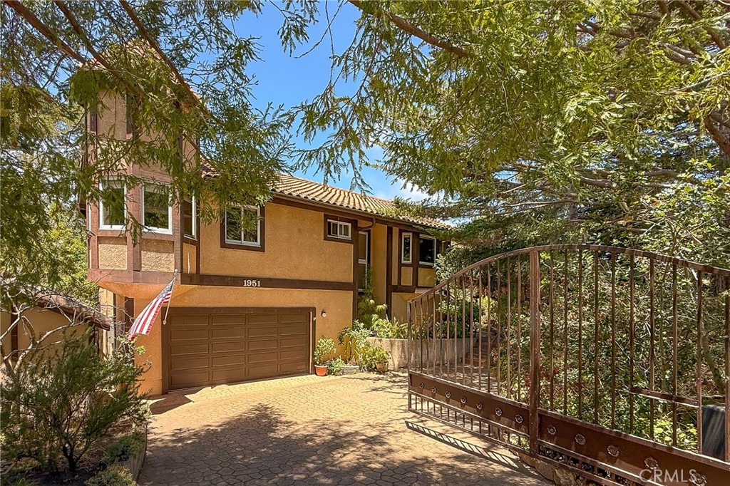 1951 Pierce Avenue Property Photo 1
