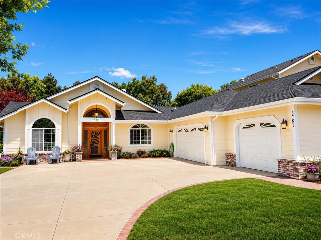 5781 Glenview Property Photo 1
