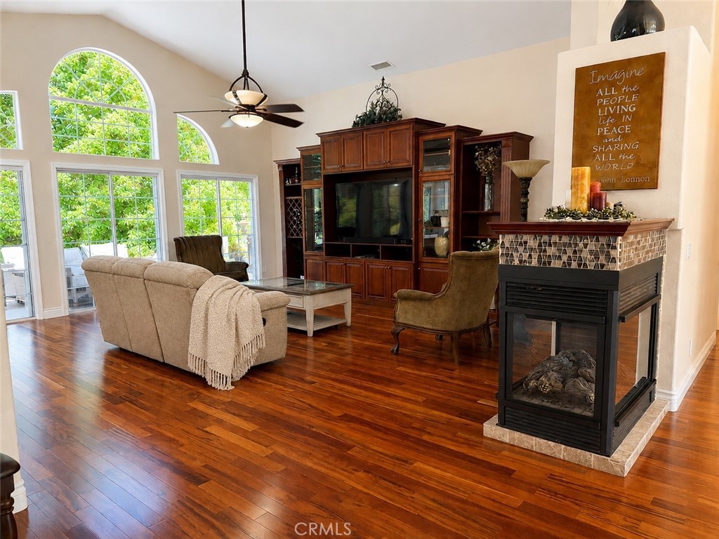 5781 Glenview Property Photo 4