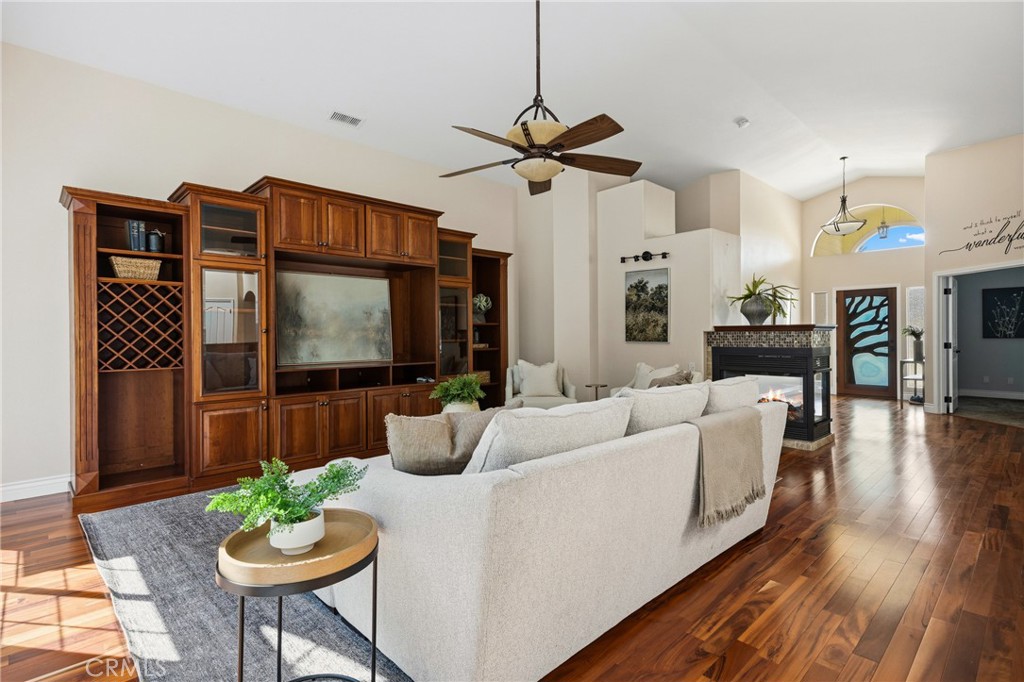 5781 Glenview Property Photo 7