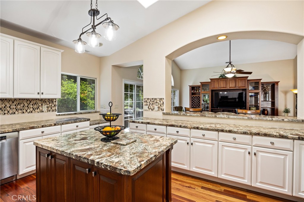 5781 Glenview Property Photo 17