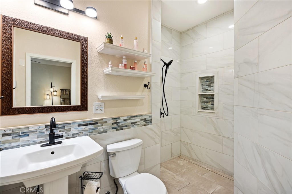 5781 Glenview Property Photo 33