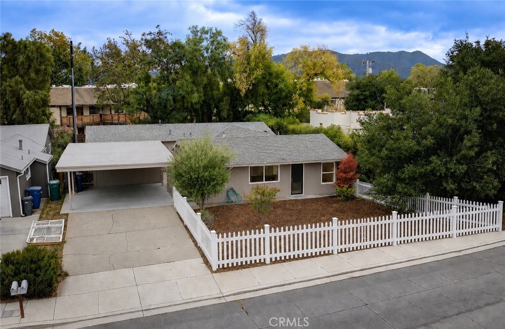 1544 Oak Property Photo 1