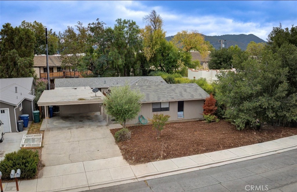1544 Oak Property Photo 2