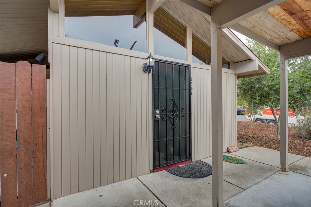 1544 Oak Property Photo 5