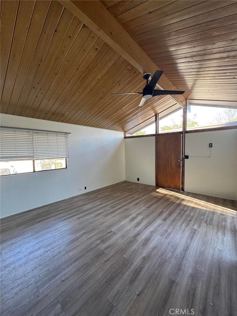 1544 Oak Property Photo 6
