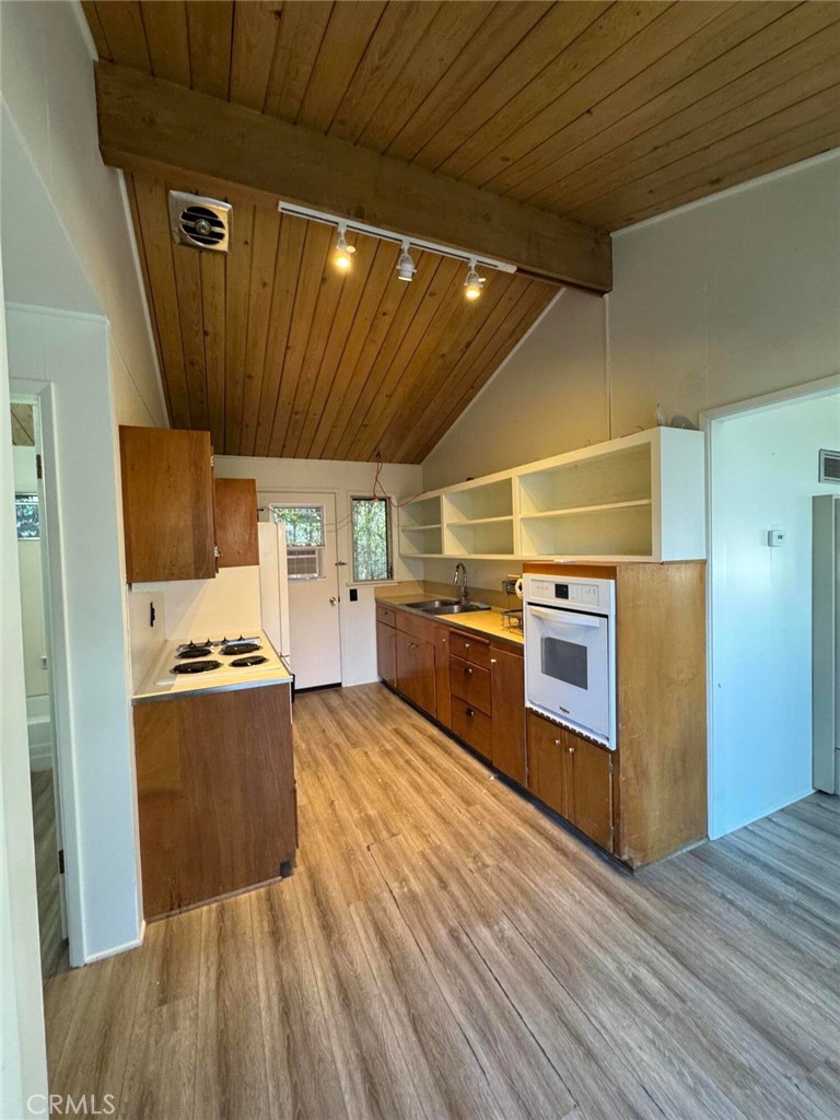 1544 Oak Property Photo 9