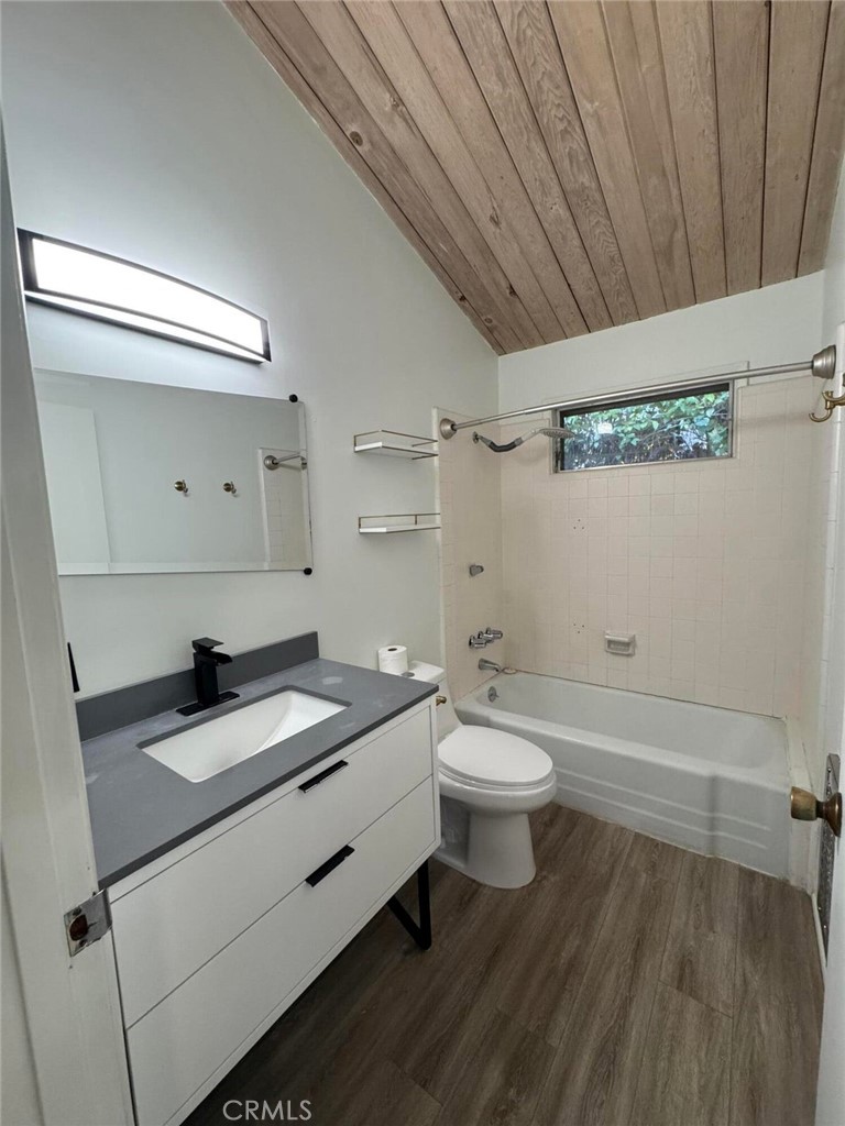 1544 Oak Property Photo 12