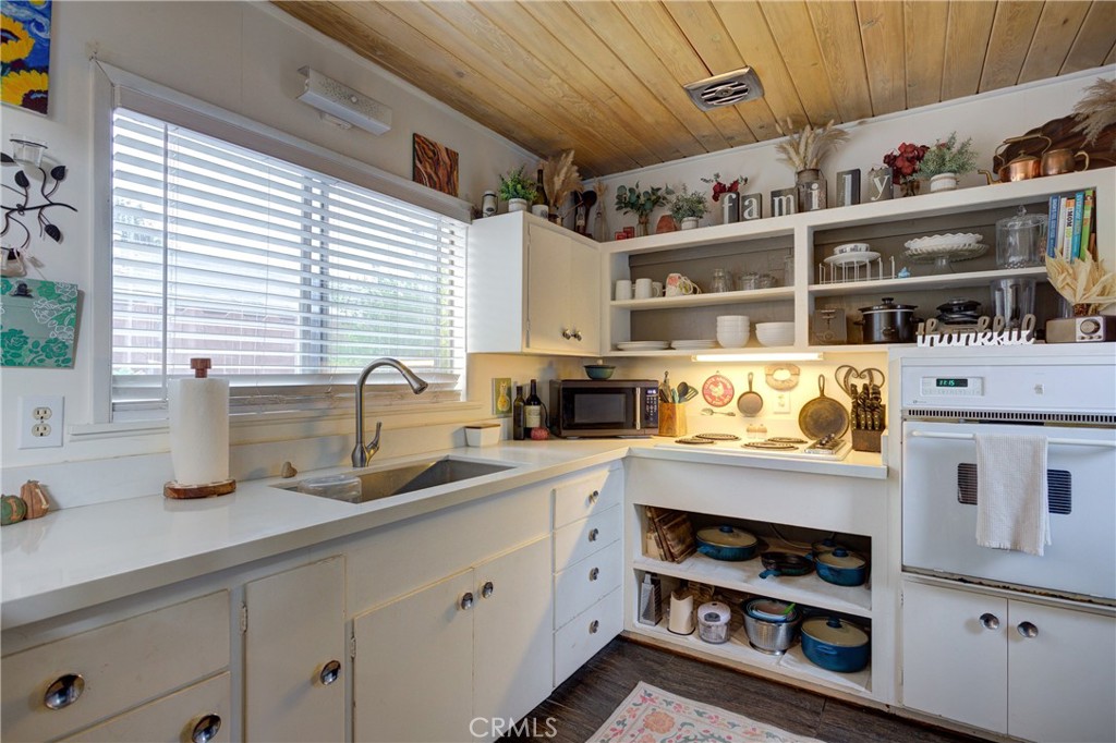 1544 Oak Property Photo 18