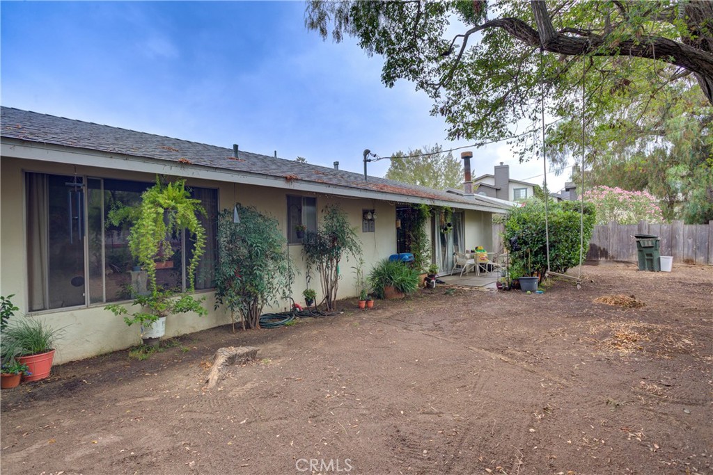1544 Oak Property Photo 23