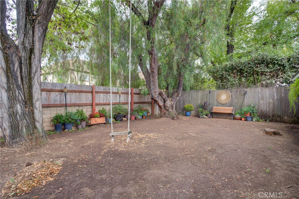 1544 Oak Property Photo 24