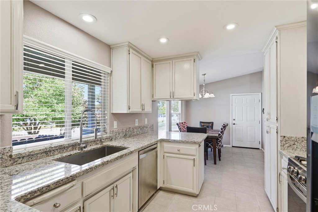 4250 Traffic Way Property Photo 6