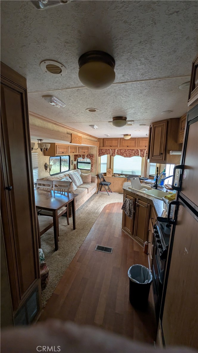 2106 Clamath Court Property Photo 3