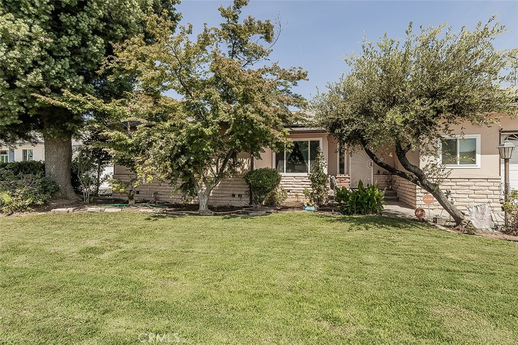 500 W Sample Avenue Property Photo 4