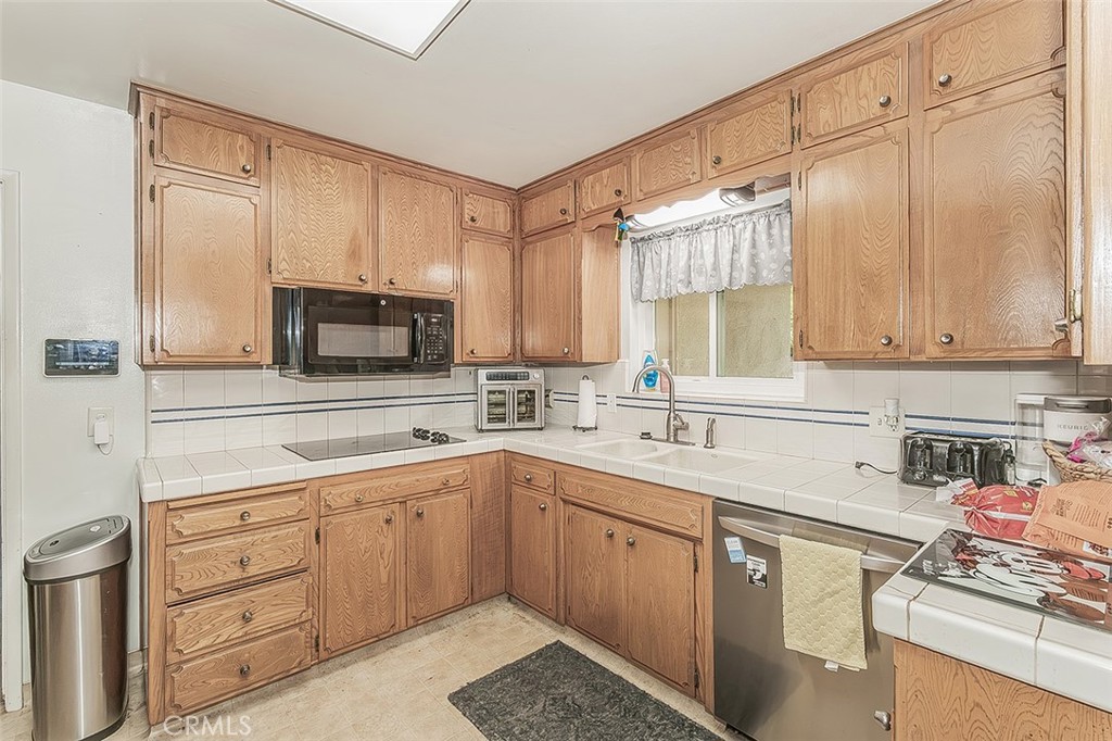 500 W Sample Avenue Property Photo 10
