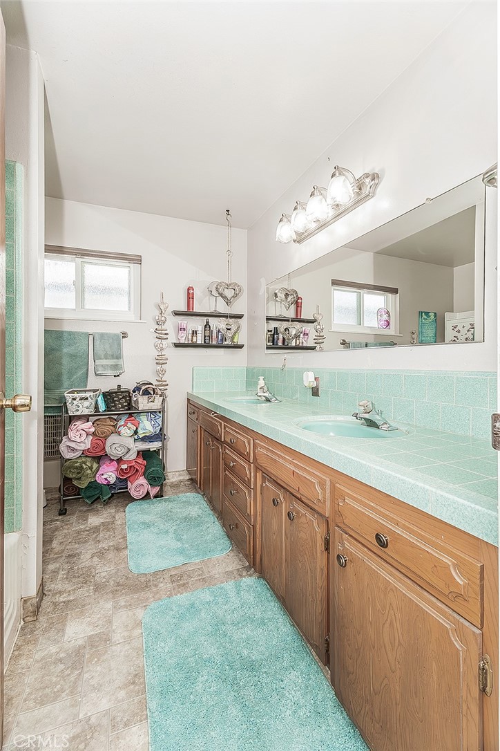 500 W Sample Avenue Property Photo 18