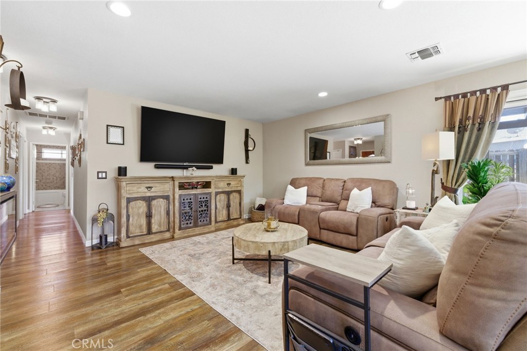 1016 Pamela Court Property Photo 4