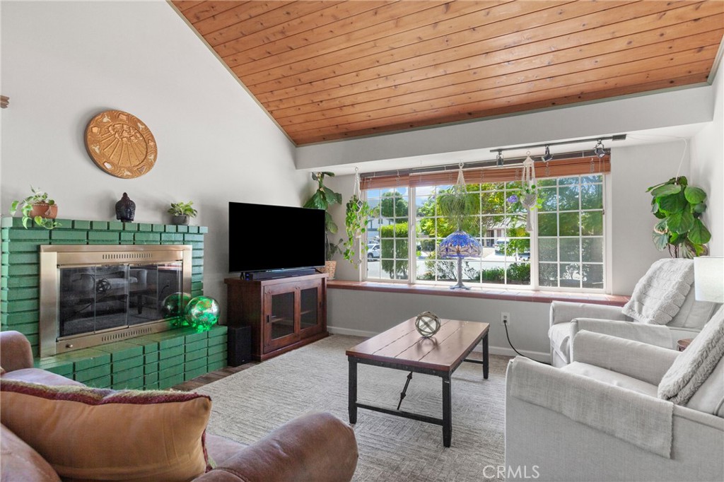 844 Escuela Court Property Photo 2