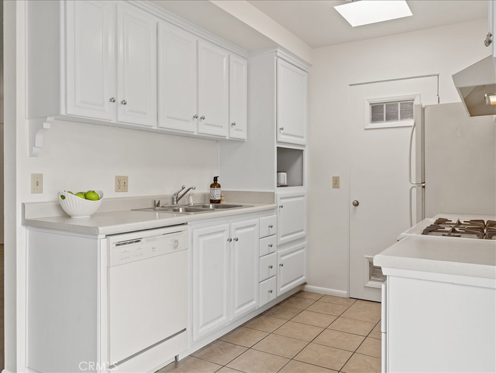 1176 Oceanaire Drive Property Photo 8