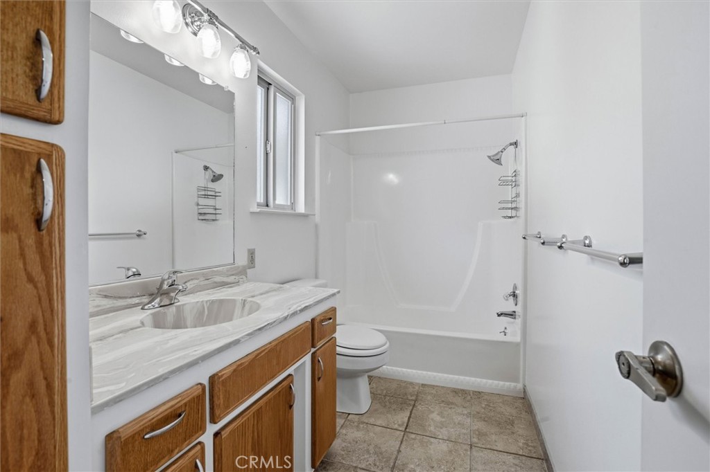 490 Warwick Street Property Photo 14