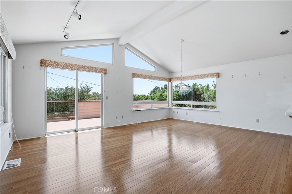 490 Warwick Street Property Photo 20