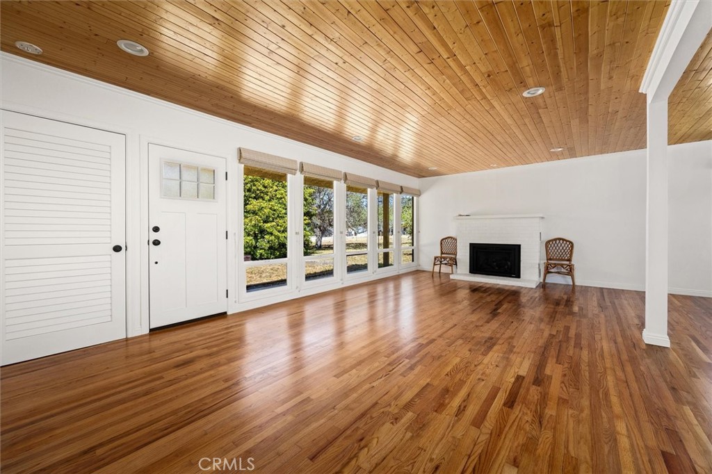 471 Mitchell Property Photo 4