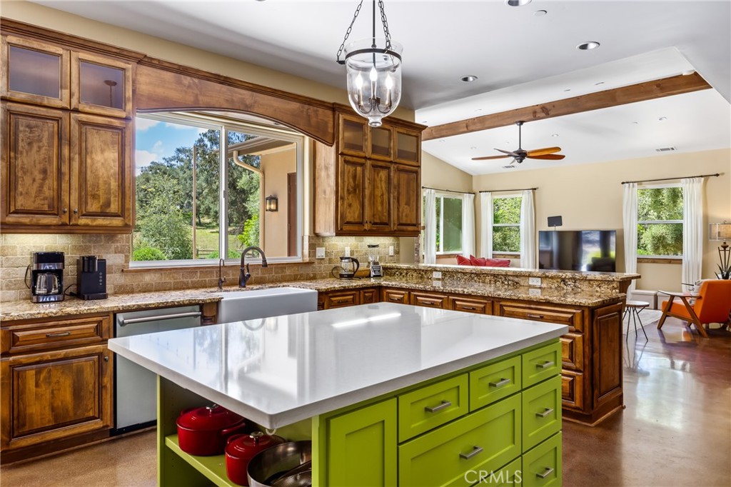 535 Stanton Street Property Photo 12