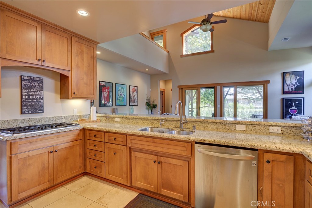2303 Sanderling Court Property Photo 7