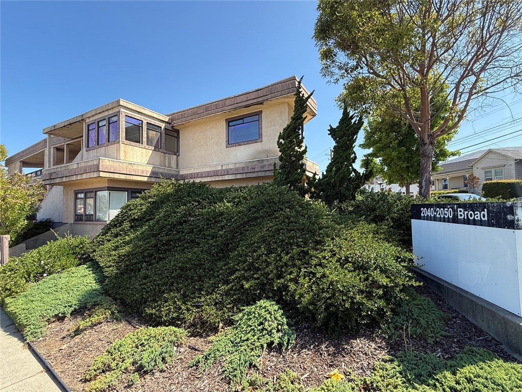 2040 Broad Property Photo 1
