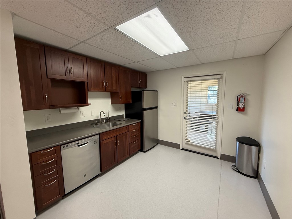 2040 Broad Property Photo 6