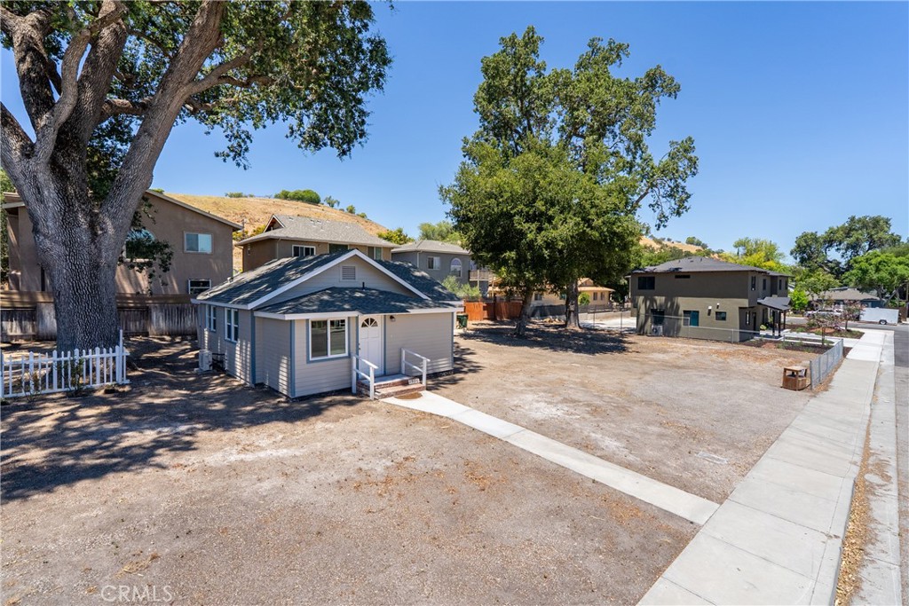 2925 Oak Property Photo 1