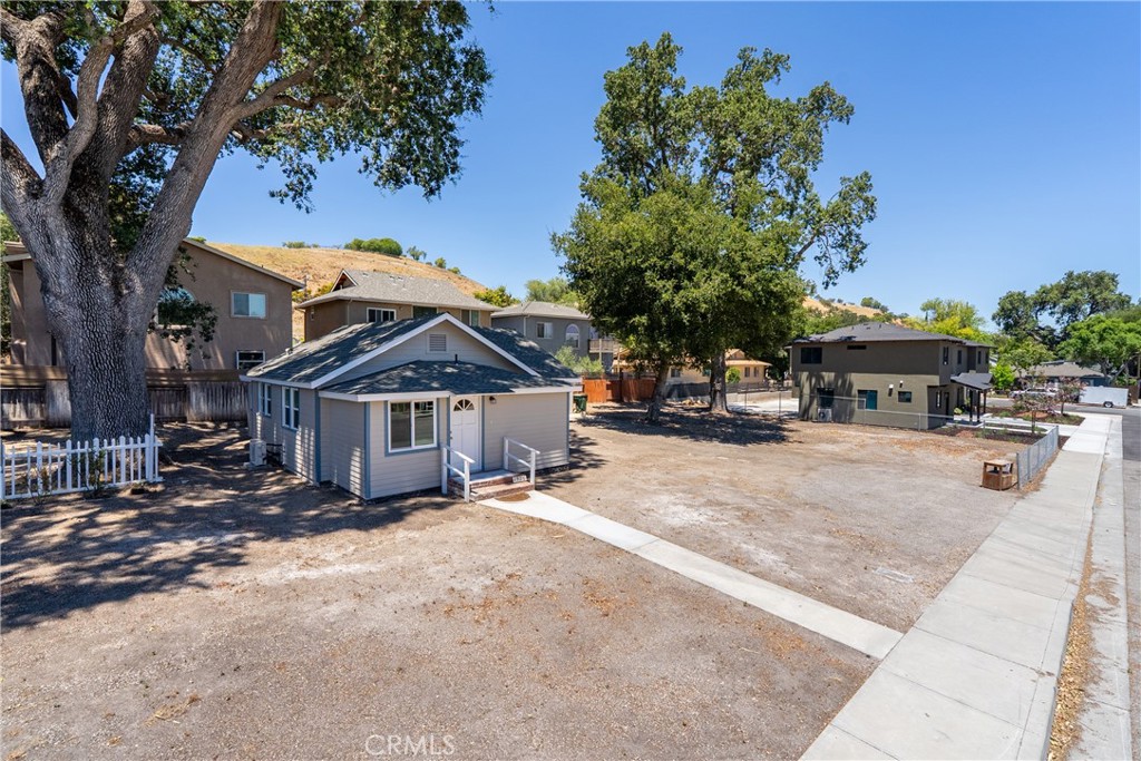 2925 Oak Property Photo 1