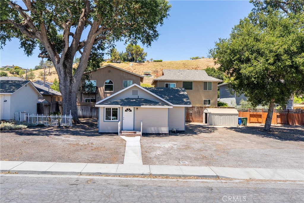 2925 Oak Property Photo 3