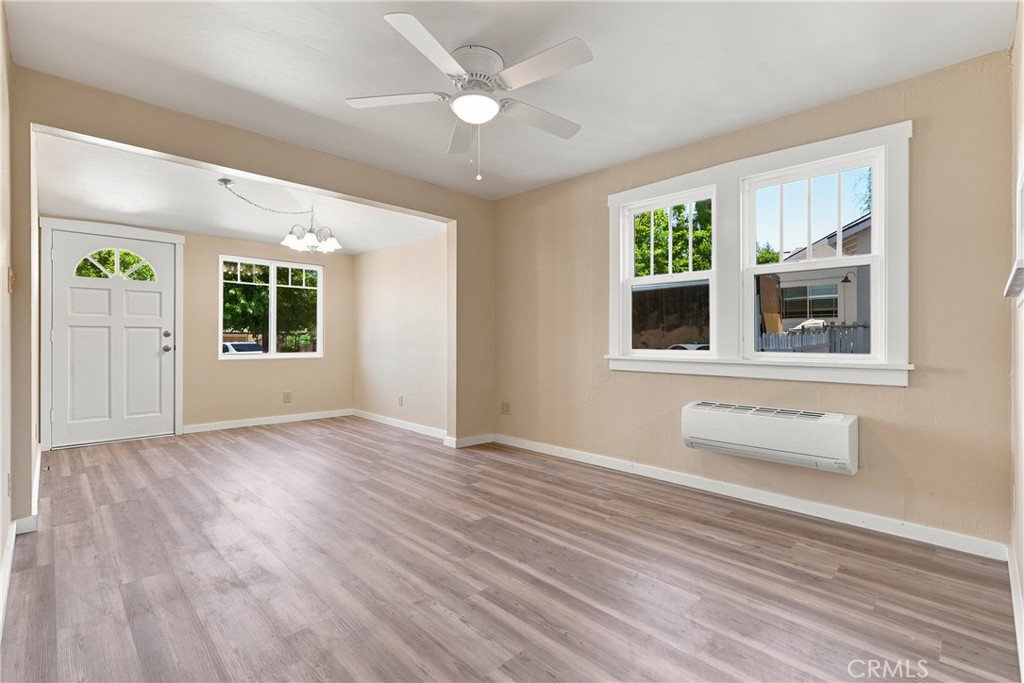 2925 Oak Property Photo 5