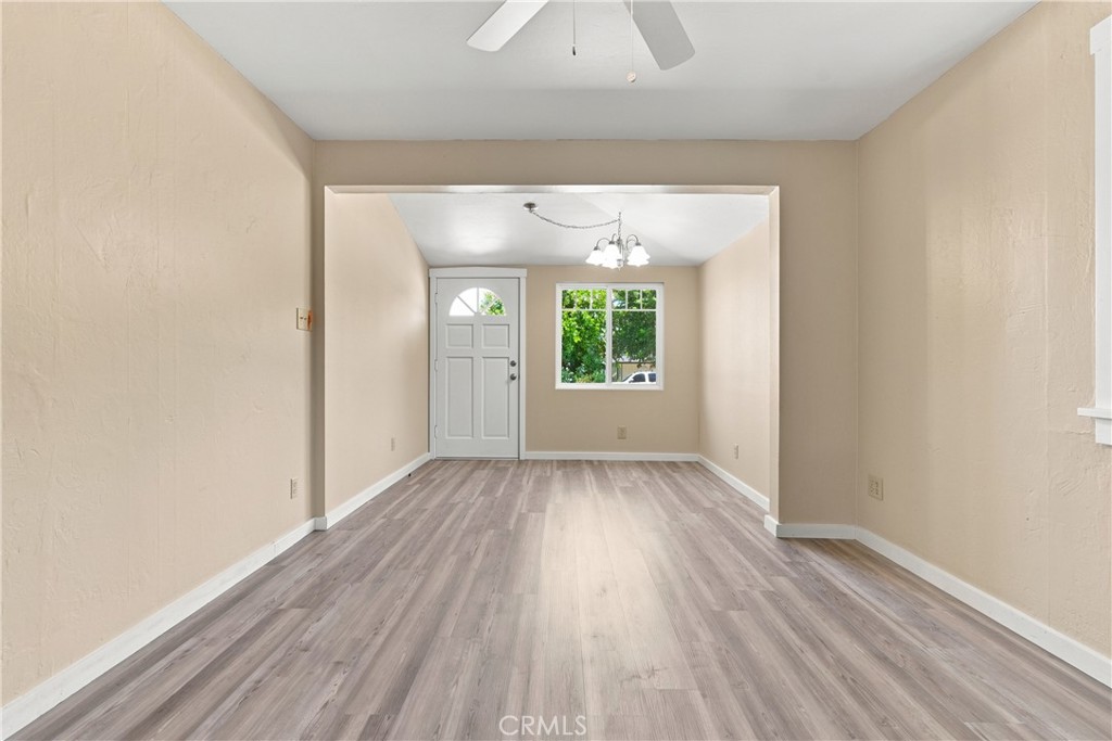2925 Oak Property Photo 6
