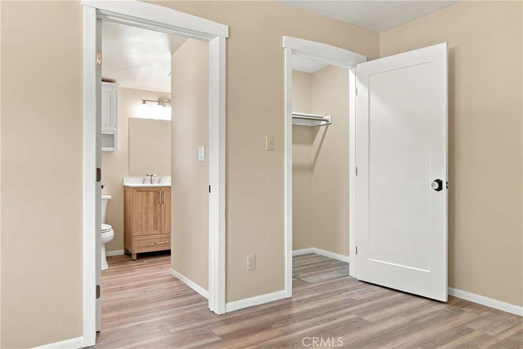 2925 Oak Property Photo 11