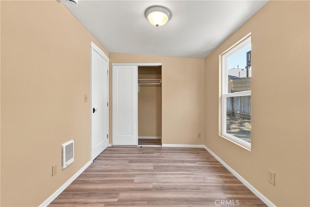 2925 Oak Property Photo 13