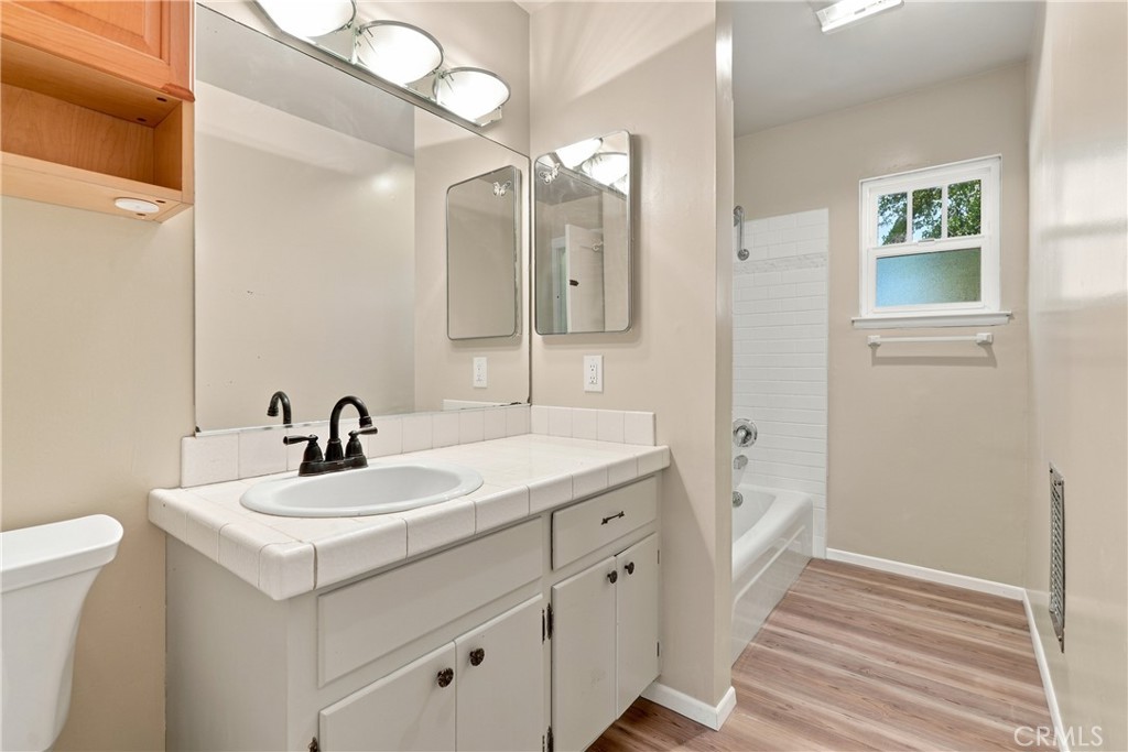 2925 Oak Property Photo 15