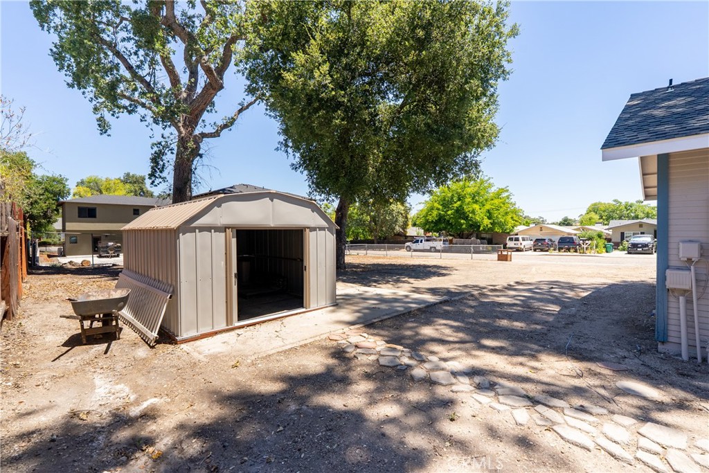 2925 Oak Property Photo 21