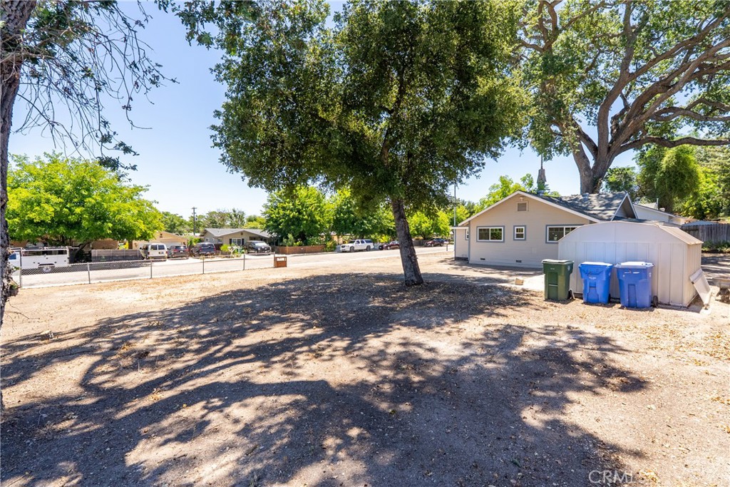 2925 Oak Property Photo 23