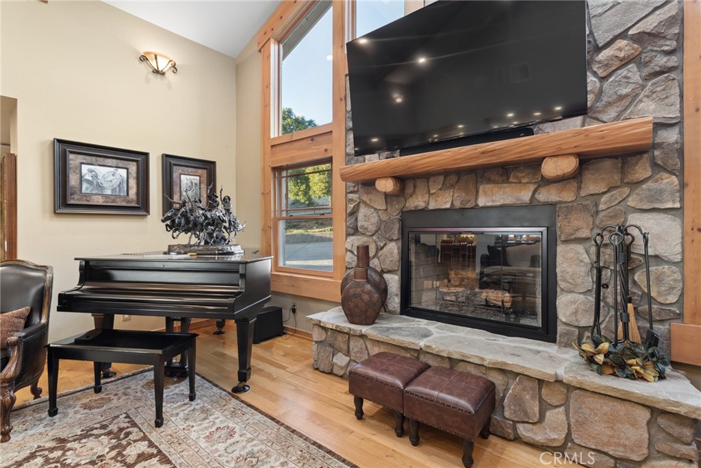 2490 Nightshade Property Photo 8