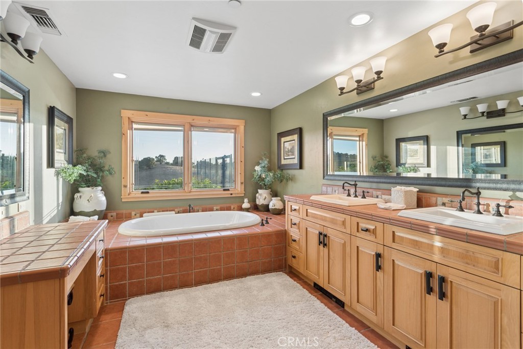 2490 Nightshade Property Photo 27