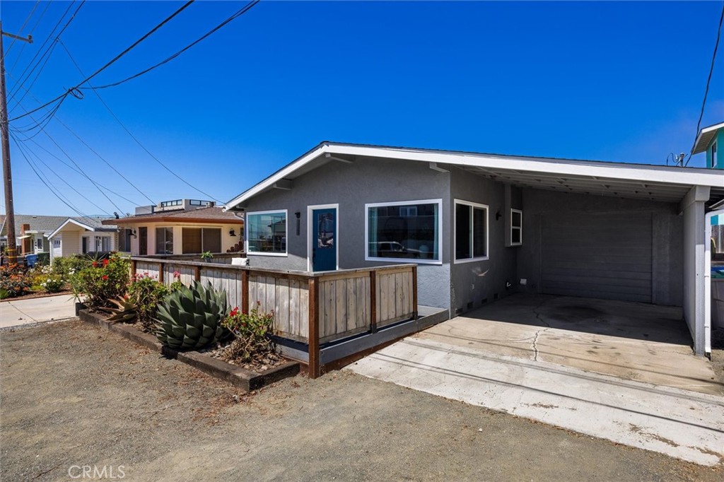 381 Rennell Property Photo 6