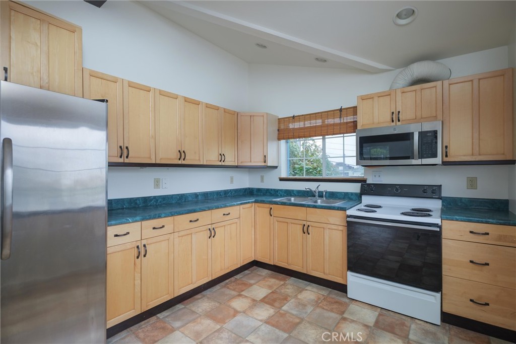 912 914 Pacific Street Property Photo 24