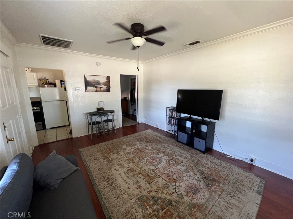 245 17th Property Photo 4