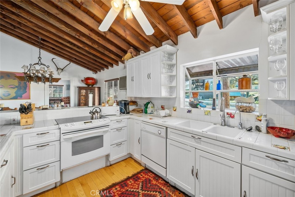 535 Calf Canyon Highway Property Photo 34