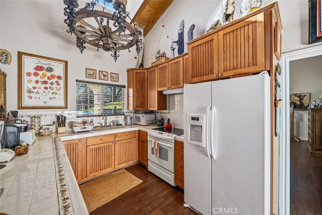 535 Calf Canyon Highway Property Photo 43